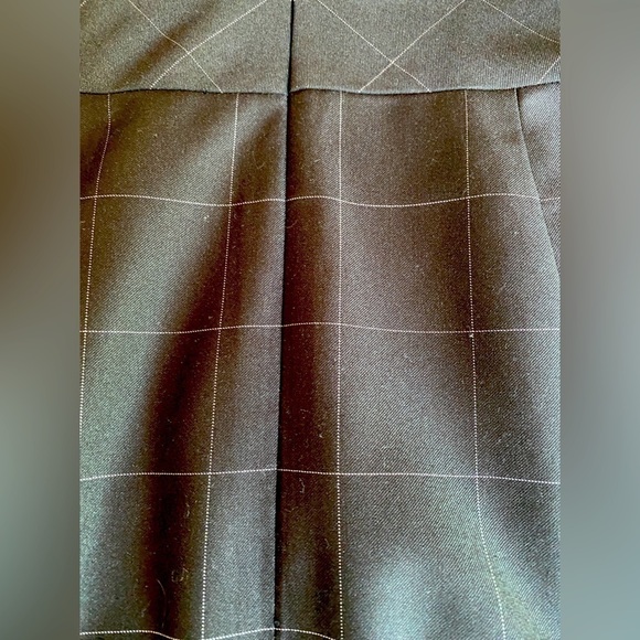 Figure Flattering Jones New York Dress with ruffle detail - Picture 5 of 6
